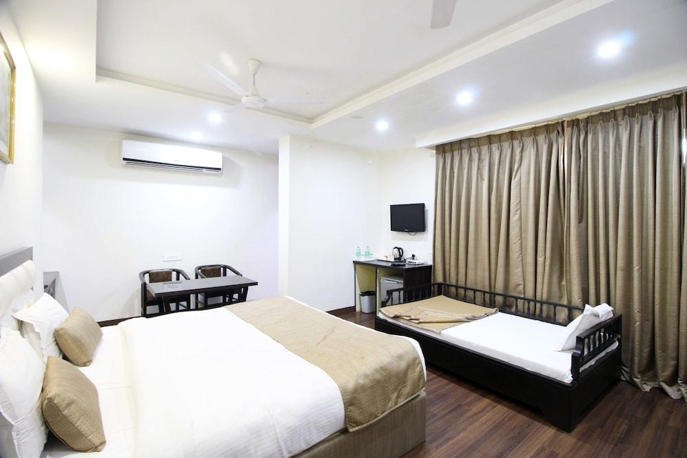 Hotel Genx Usha Kiran Agra Agra  Esterno foto