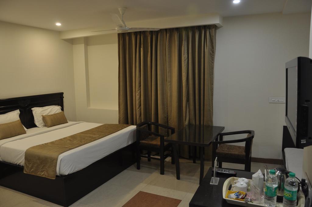 Hotel Genx Usha Kiran Agra Agra  Esterno foto