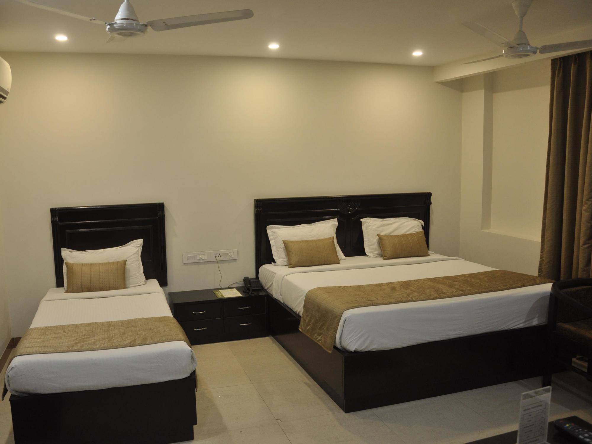 Hotel Genx Usha Kiran Agra Agra  Esterno foto