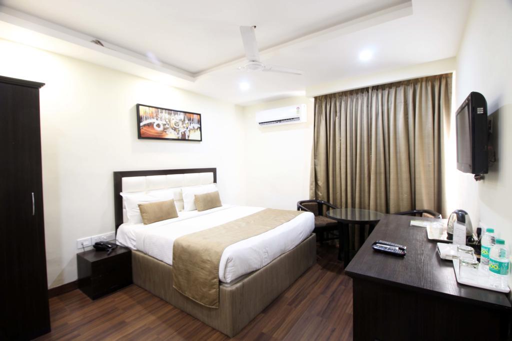 Hotel Genx Usha Kiran Agra Agra  Esterno foto