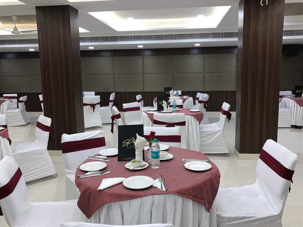 Hotel Genx Usha Kiran Agra Agra  Esterno foto