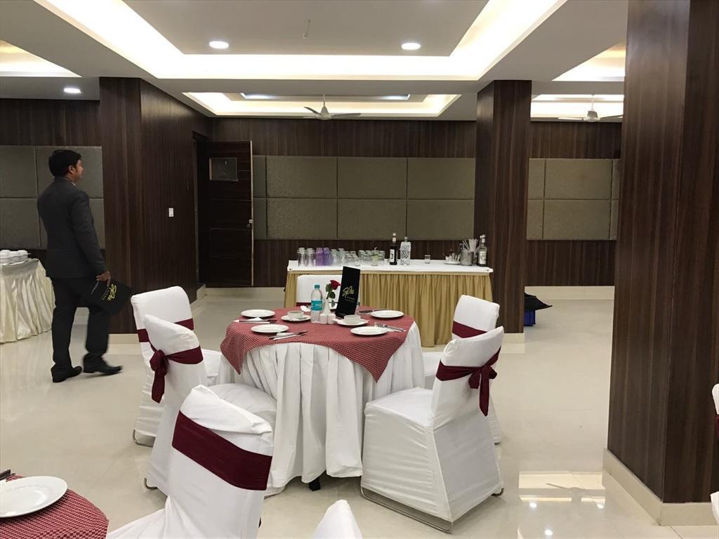 Hotel Genx Usha Kiran Agra Agra  Esterno foto