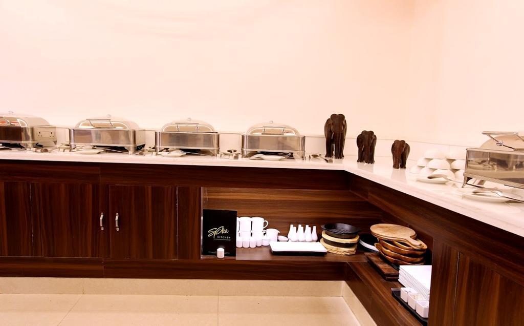 Hotel Genx Usha Kiran Agra Agra  Esterno foto