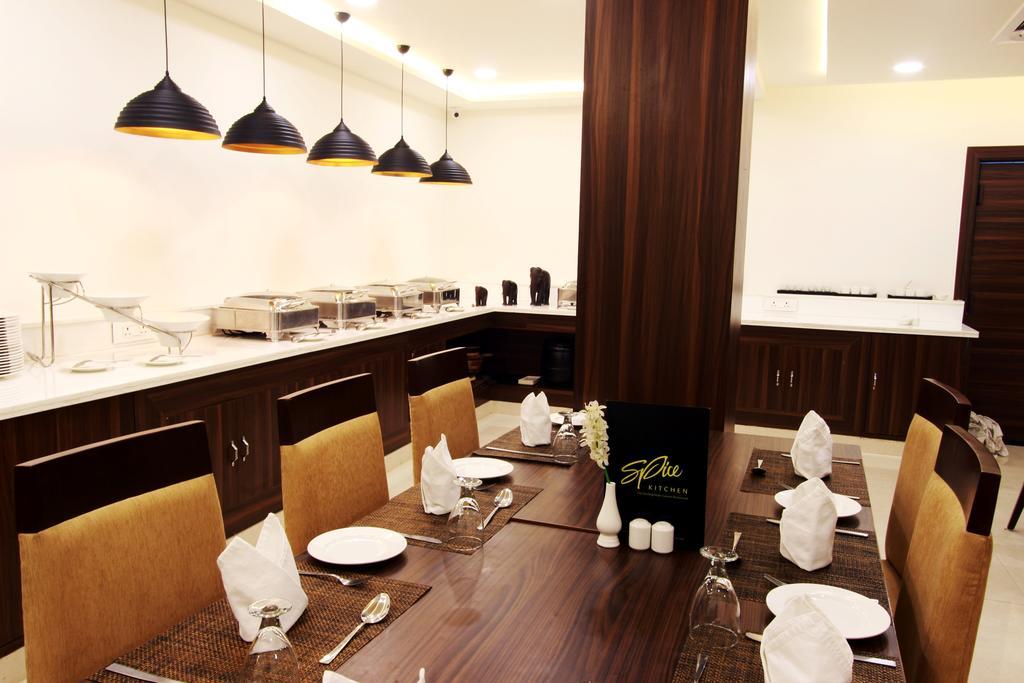 Hotel Genx Usha Kiran Agra Agra  Esterno foto