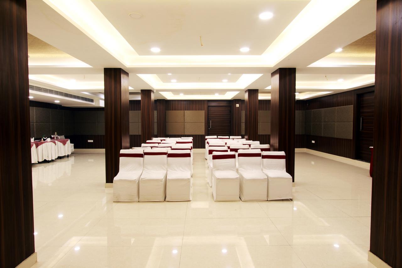 Hotel Genx Usha Kiran Agra Agra  Esterno foto