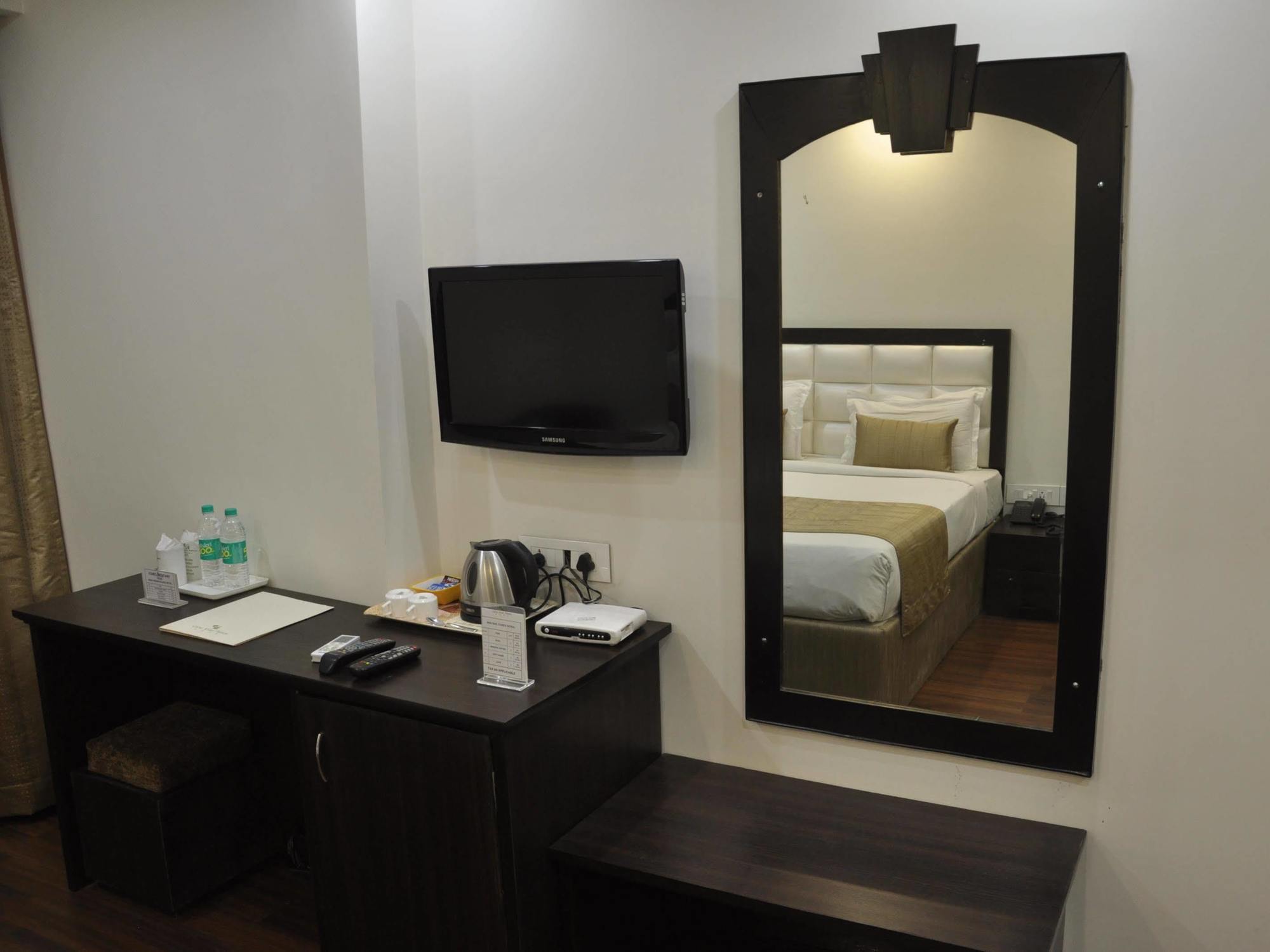 Hotel Genx Usha Kiran Agra Agra  Esterno foto