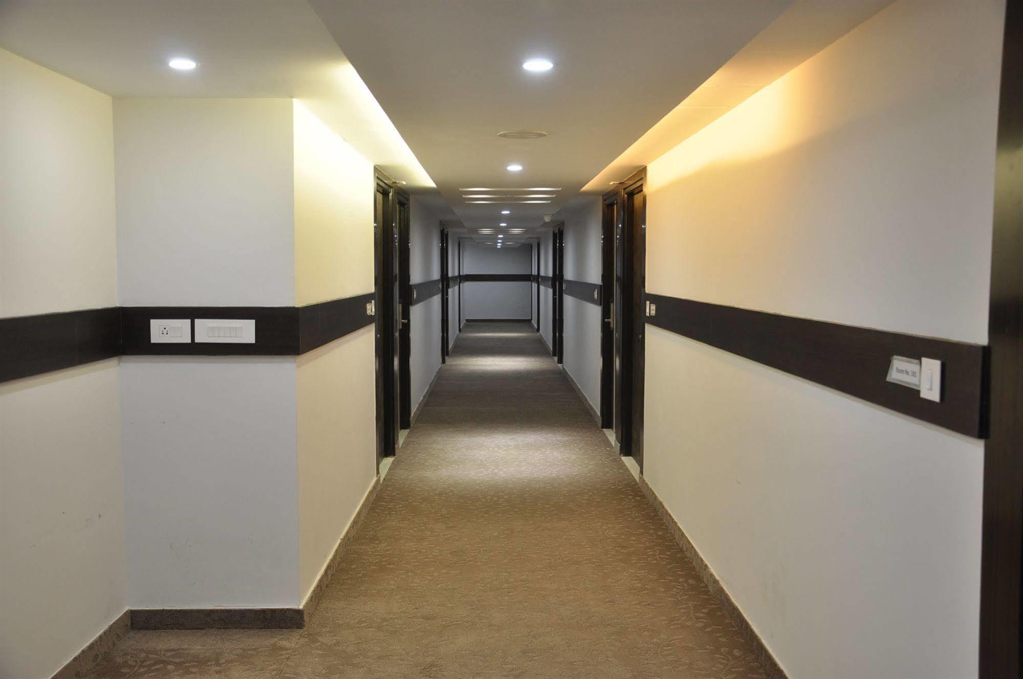 Hotel Genx Usha Kiran Agra Agra  Esterno foto