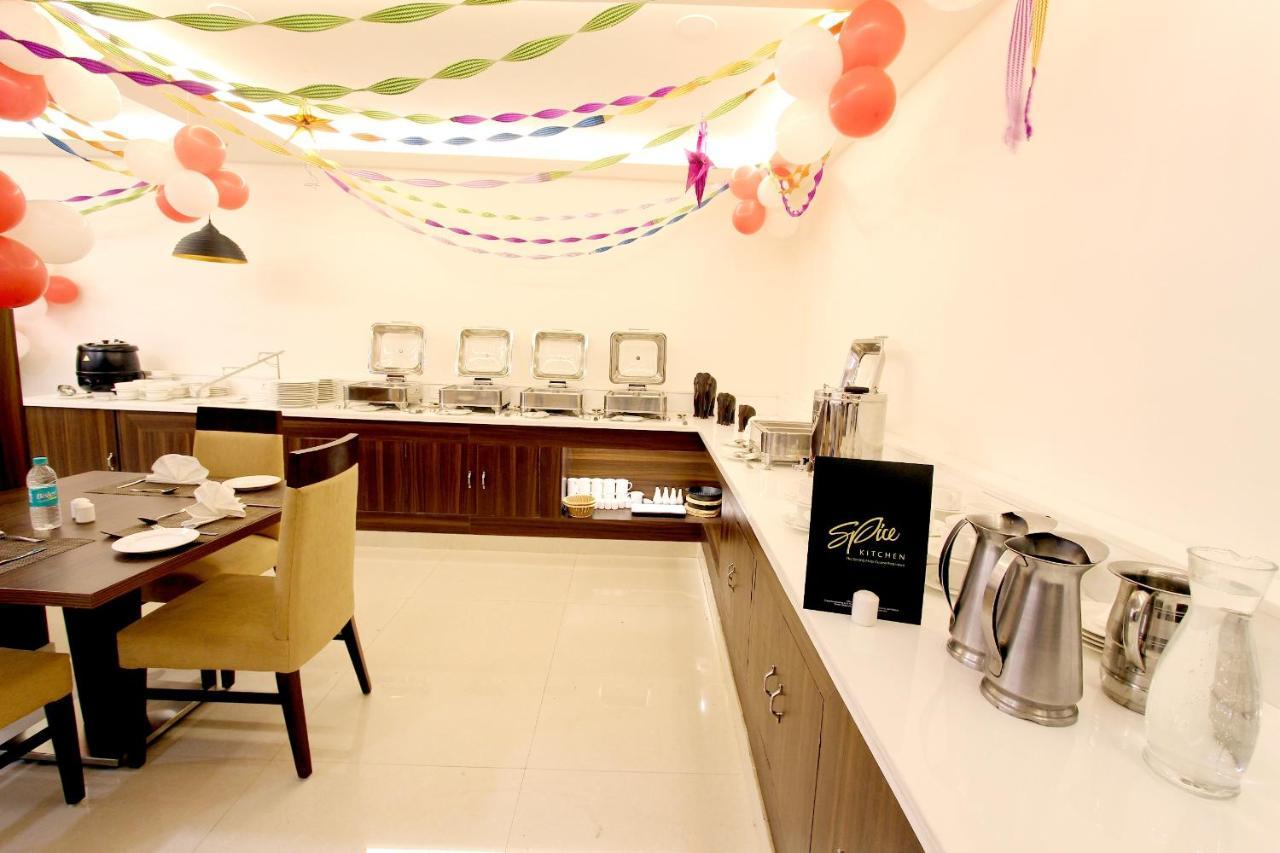 Hotel Genx Usha Kiran Agra Agra  Esterno foto